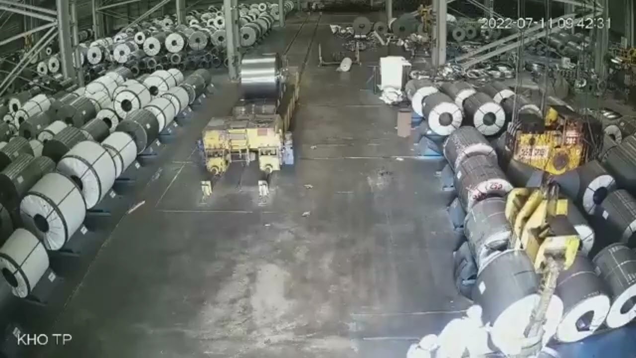 Daily Safety Fails🤯This is WHY You Don't Stand Between A Suspended Load and Metal Coils🤯- STAY SAFE