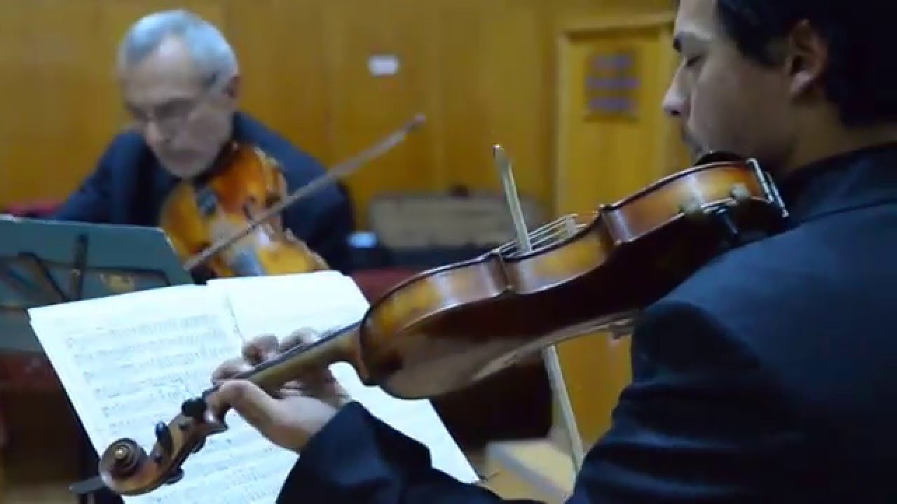 Duo MIHAI performing Freyt Aykh Yidlekh by Dazz Dazkiel