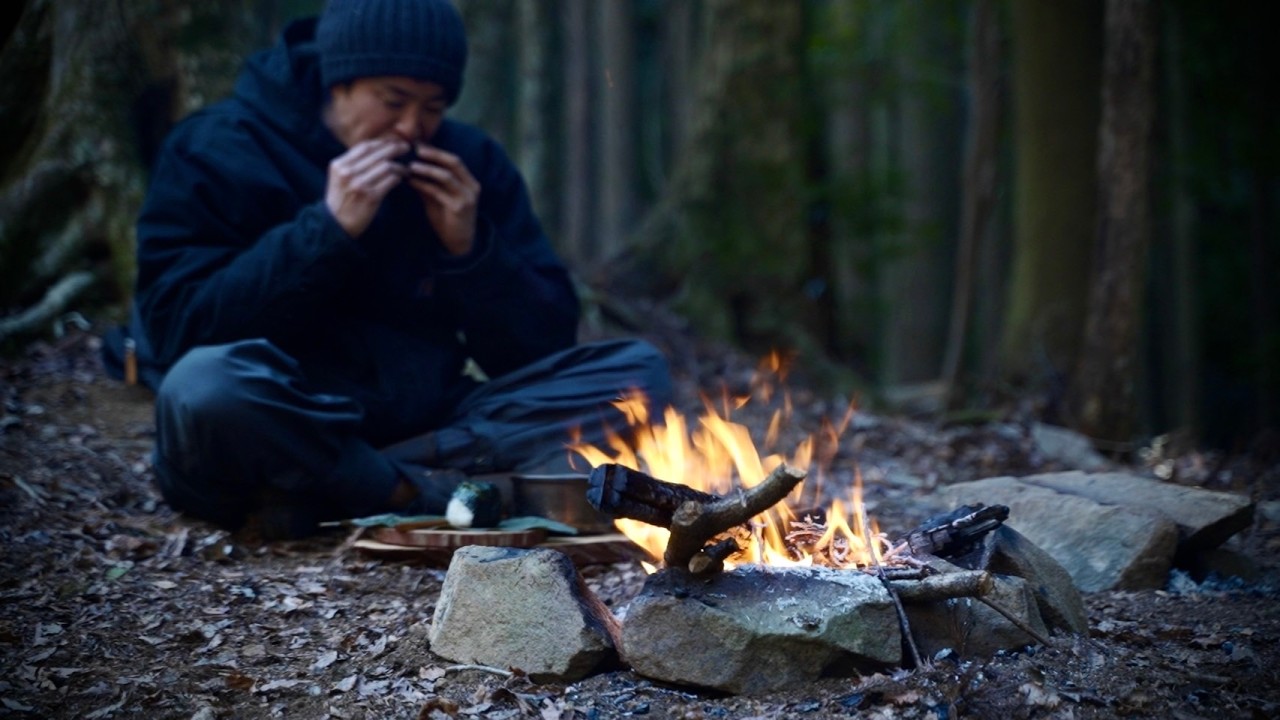 Bushcraft in Japan: Sunny Day in Izu, Bonfire & Onigiri [No Talking] ASMR