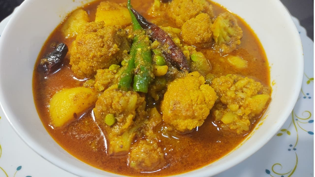সরস্বতী পূজায় বানিয়ে ফেলুন নতুন স্বাদে নিরামিষ ফুলকপি || Niramish Fulkopir Bengali Recipe