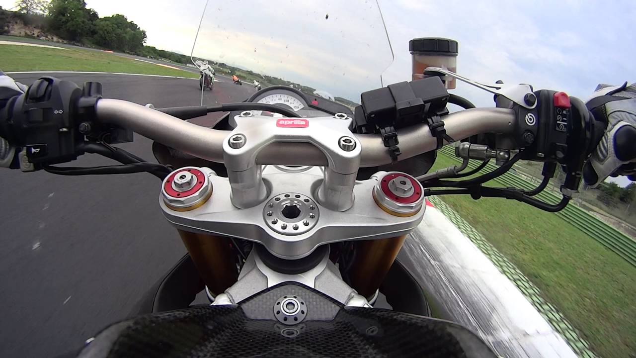 Aprilia Tuono V4 Vallelunga