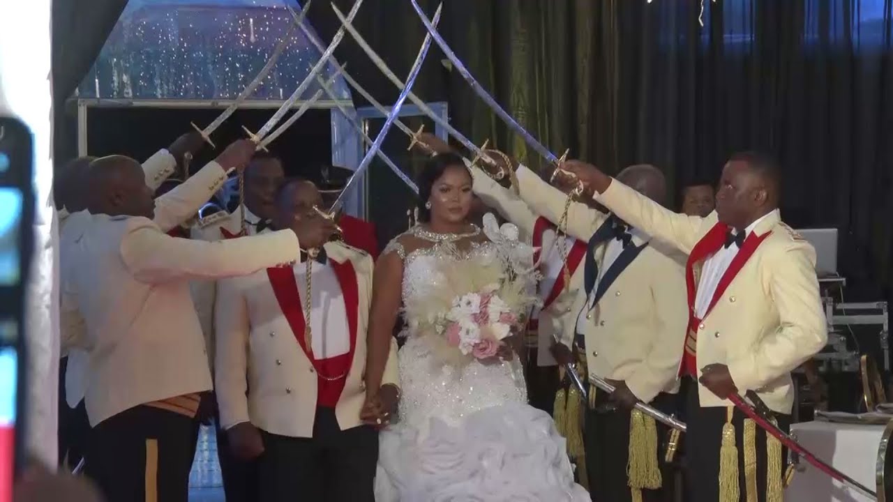 Utapenda! Mkuu wa Majeshi na Waziri wa Ulinzi walivyoibuka kwenye Harusi ya Meja Jenerali Sibuti