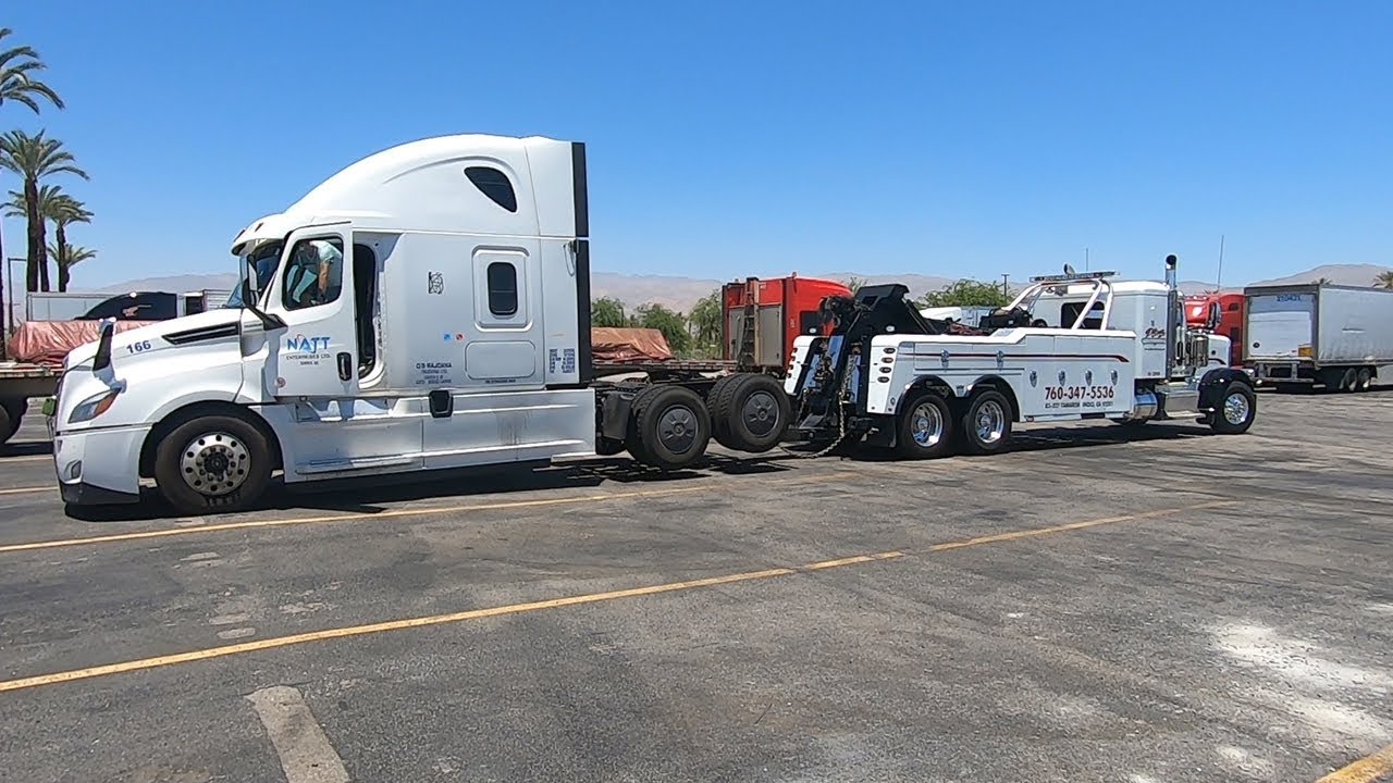 Rear Towing Low Profile Freightliner Cascadia
