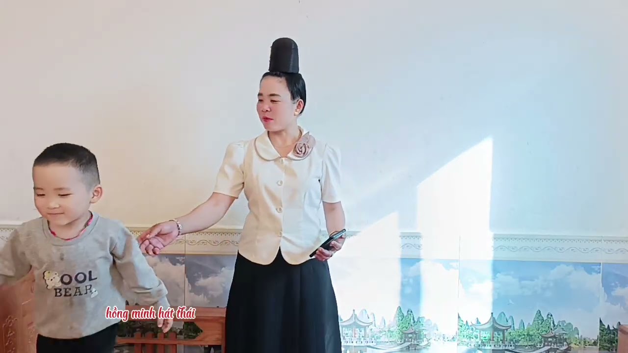 HỒNG MINH HÁT THEO YÊU CẦU CỦA CHỊ THƯƠNG BẢN CÁT CHỢ BÓ SINH 
