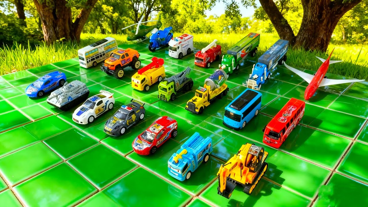 Menemukan mainan mobil-mobilan di tumpukan pasir, excavator,mobil balap,truk molen,tank baja eps 5