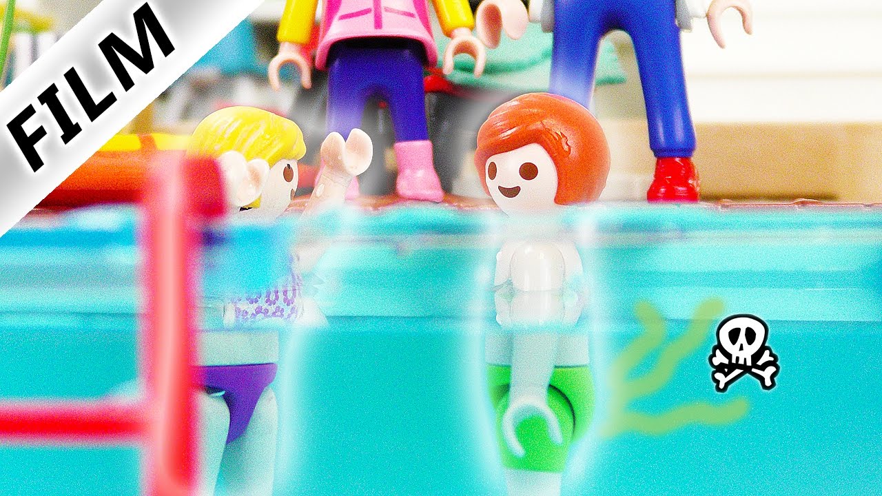 Playmobil Film Deutsch - FURZ PARTY IM SWIMMING POOL! Julian pupst rum! Kinderserie Familie Vogel