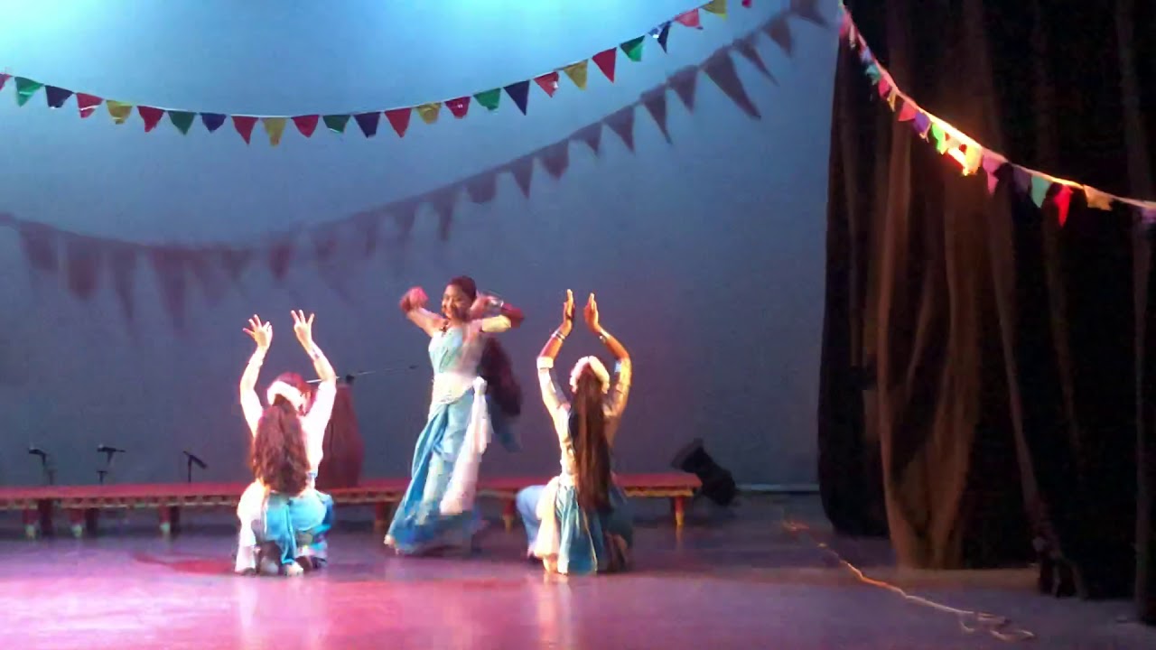 Oi je jharer o meghe , Dance