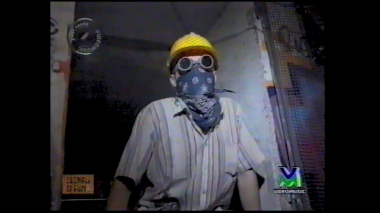 breve documentario sul centro sociale occupato isola nel kantiere Bologna 1992