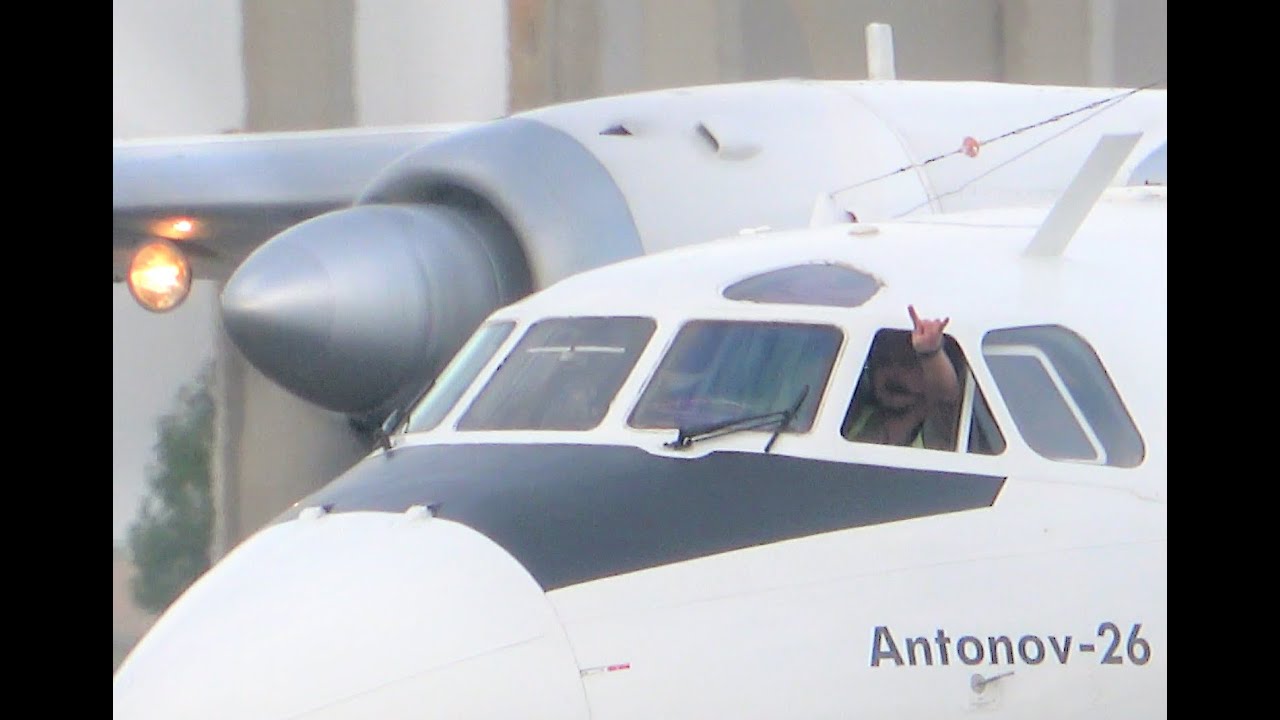 CONSTANTA AIRLINES ANTONOV 26   UR-CEP  Ostend Airport NICE GESTURE