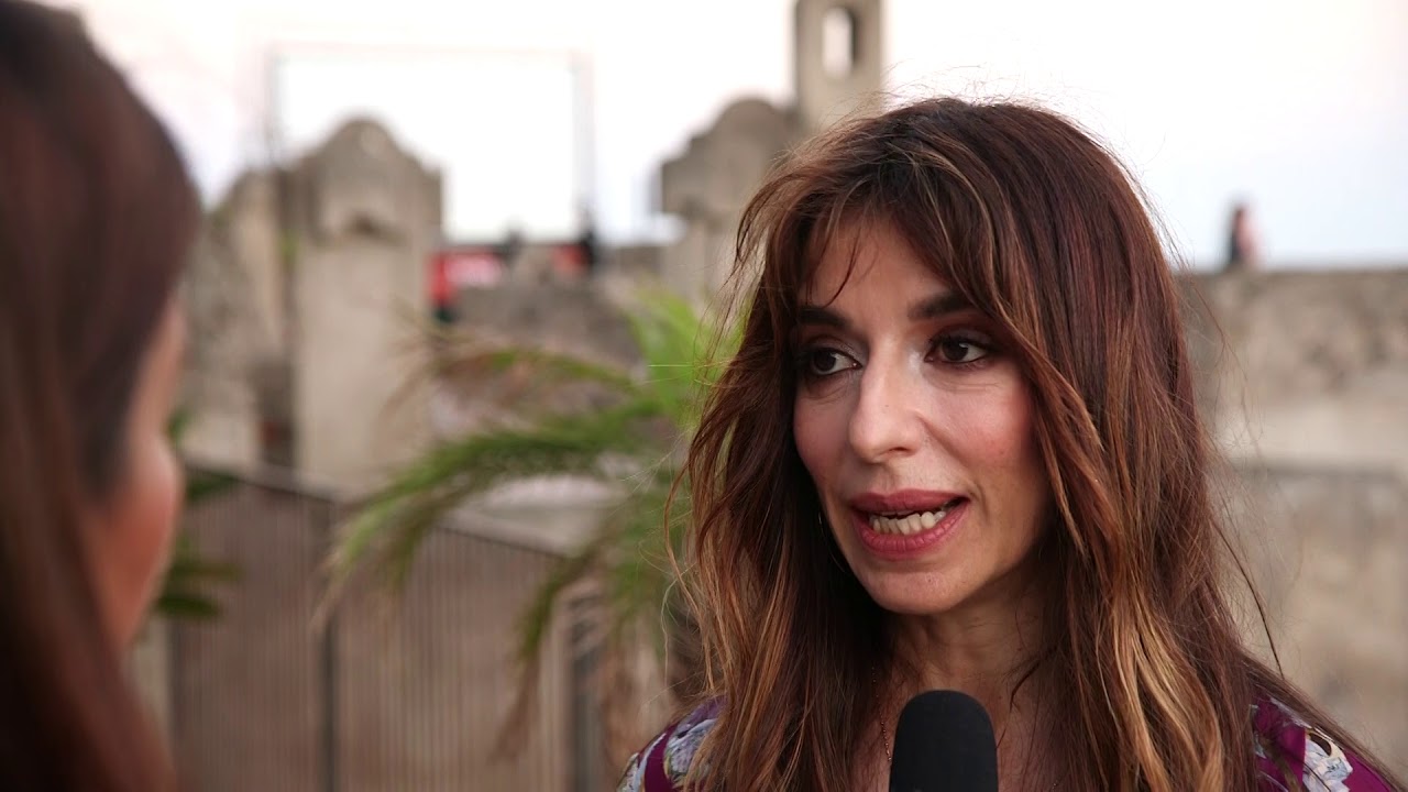 Sabrina Impacciatore con 