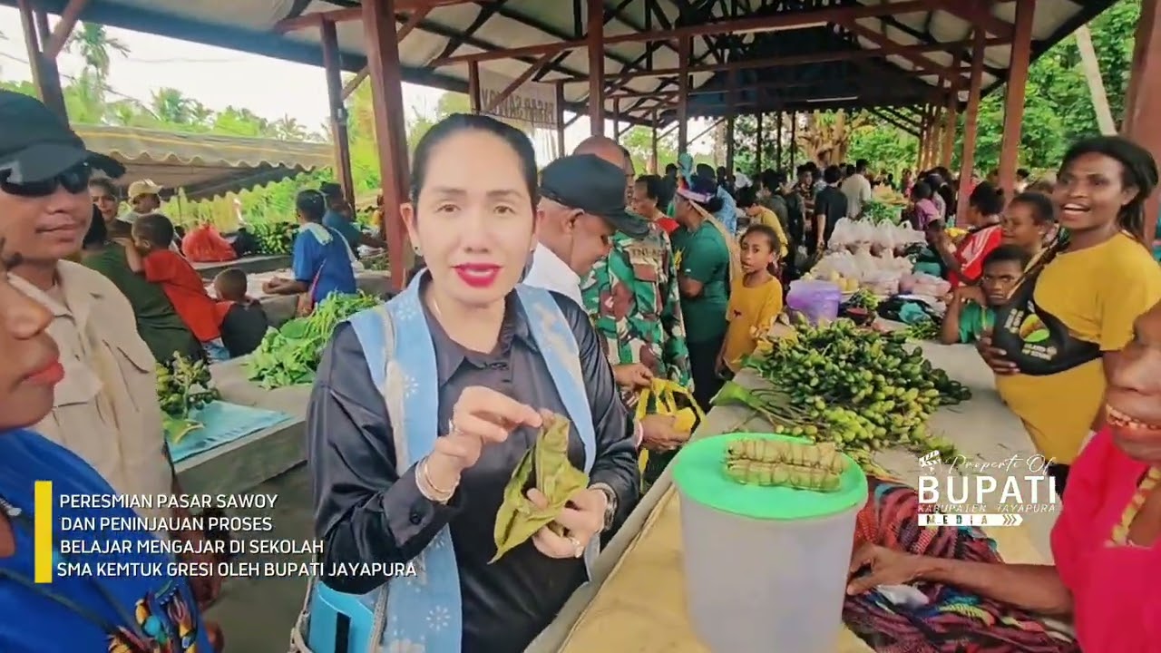 Bupati jayapura dan wakil meresmikan Pasar Sawoy distrik kemtuk Gresi dan Meninjau sekolah SMA.