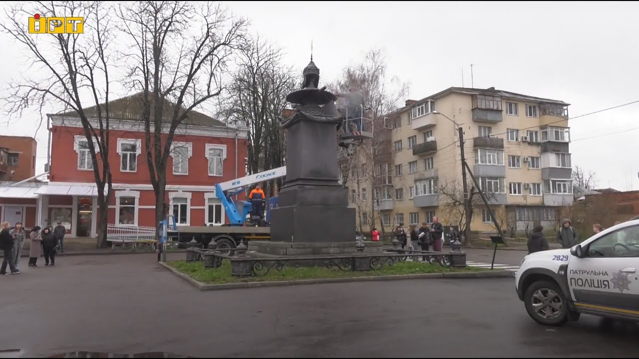 У Полтаві почали демонтаж пам’ятника на місці відпочинку Петра І