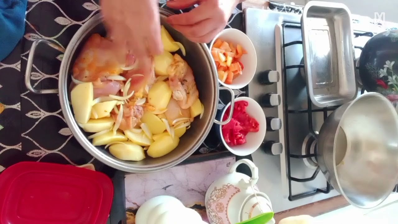 soslu toyuq yemeyi