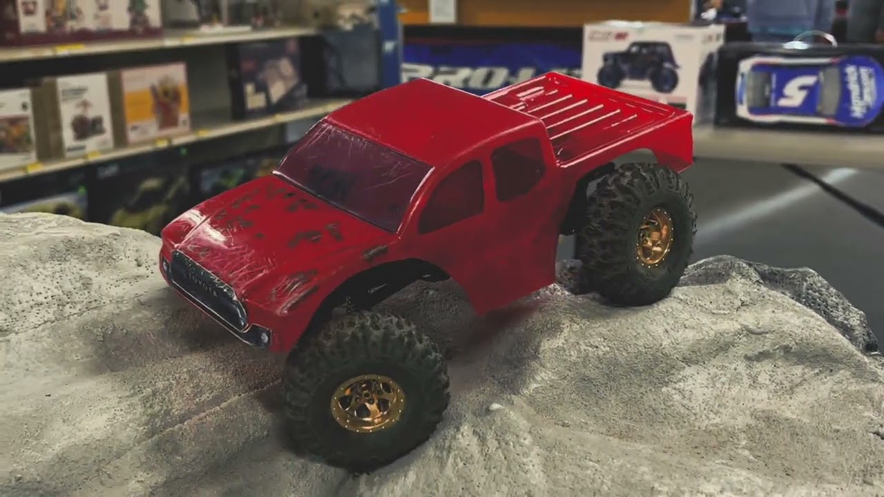 Hpi Venture 18 Toyota SR5 vs AXIAL Base Camp 24 & Deadbolt Nankin Hobby YPSI