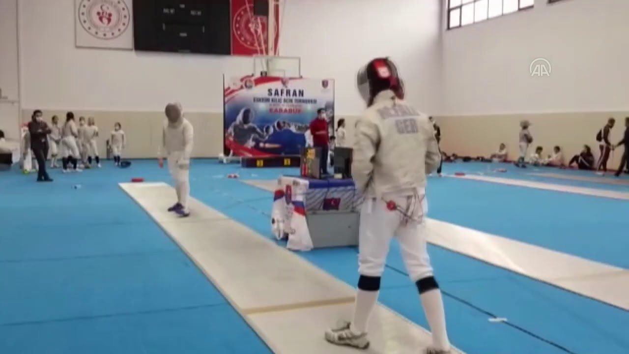 Türkiye Eskrim Federasyonu 12-14 Yaş Altı Kılıç Açık Turnuvası sona erdi - KARABÜK