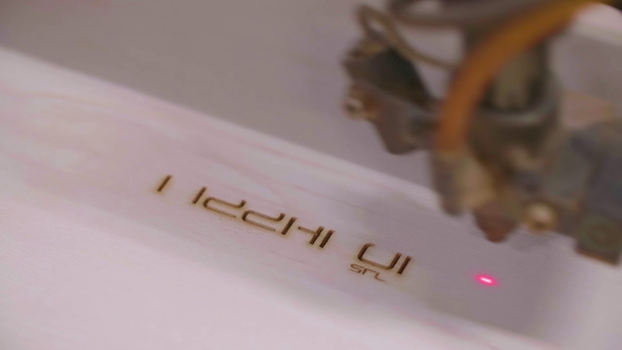 Taglio ed incisione al laser della Rizzardi Srl