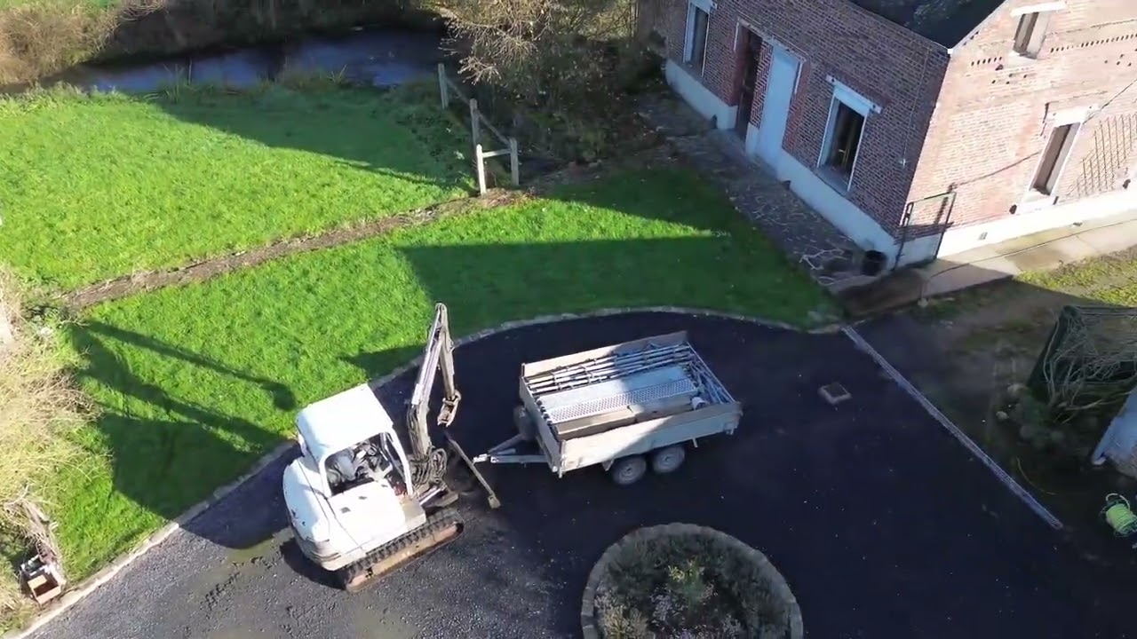 stationner remorque double essieux avec la volvo EC25