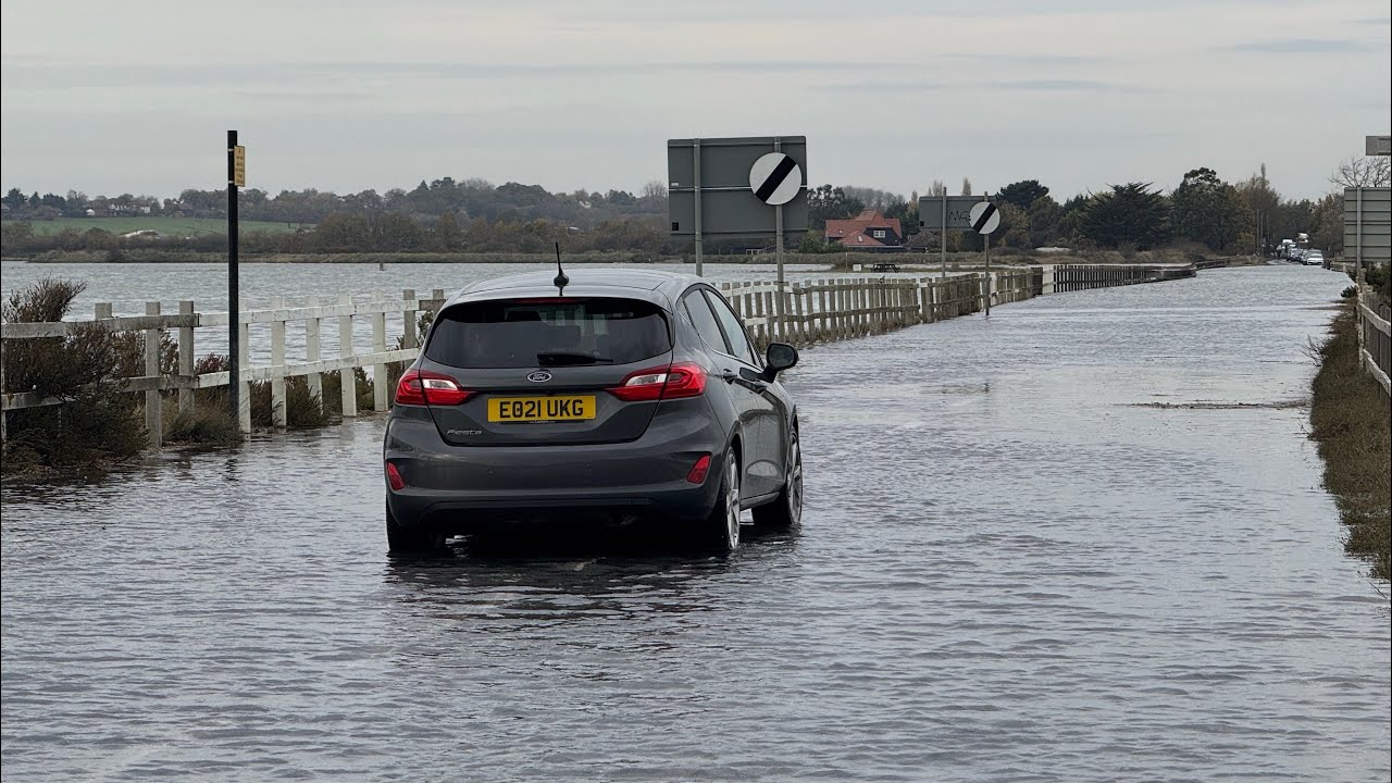 More Drivers Willing To Fill Their Car Up With Salt Water! | Mersea Island Hight Tide | part 10