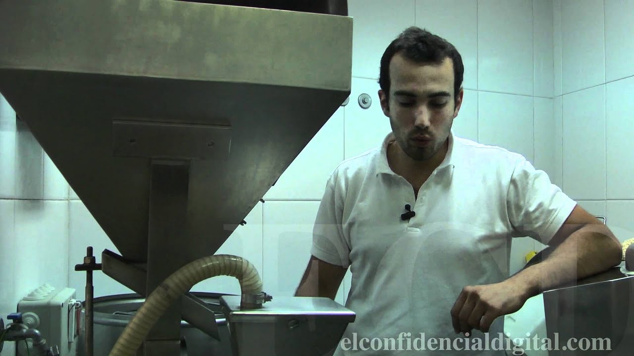 Unos artesanos desvelan el secreto de la fabricación de la horchata