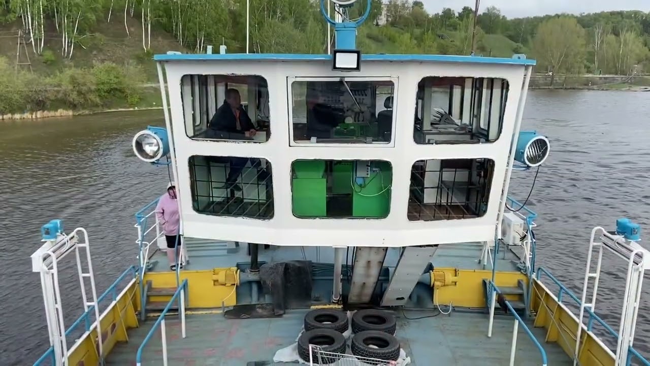 Теплоход Илья Муромец сел на мель