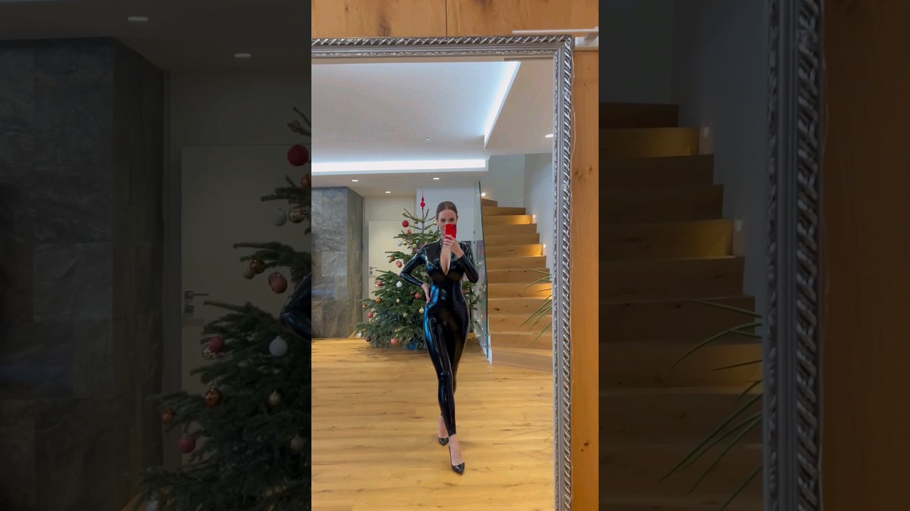 Latex Catsuit walk full body jumpsuit wetlook Simon O latex #latex #shiny