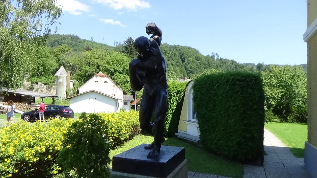 Arnold Schwarzenegger museum, Thal Austria kis szereléssel.