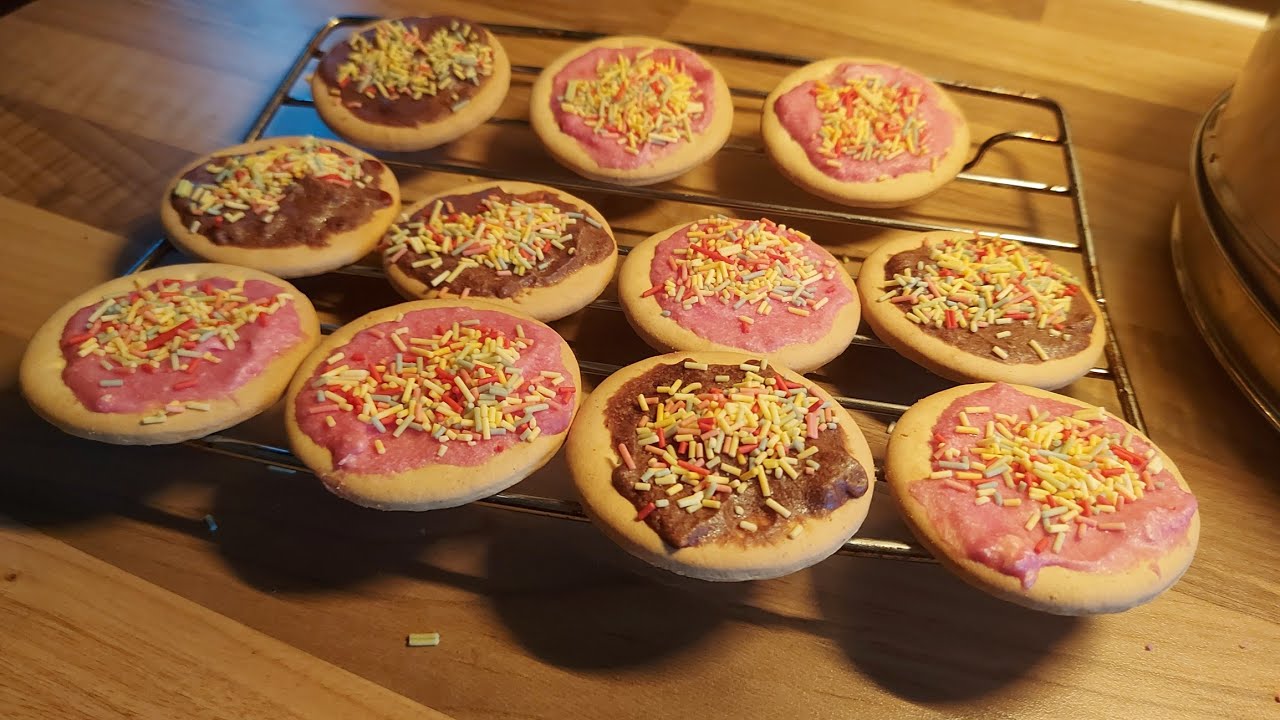 How to Burn Biscuits | Vlogmas 2024