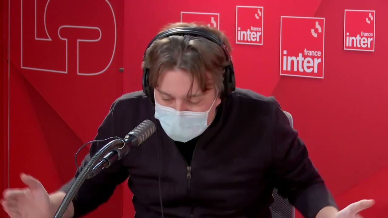 Mesdames : ne fouillez plus nos téléphones ! Le billet d'Alex Vizorek