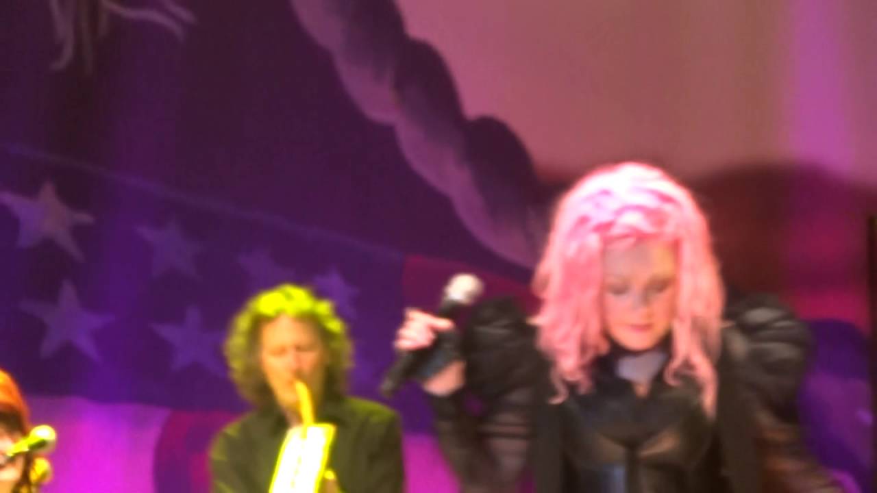 Cyndi Lauper - Money Changes Everything (Live in Turin, Italy, 07/07/2016)