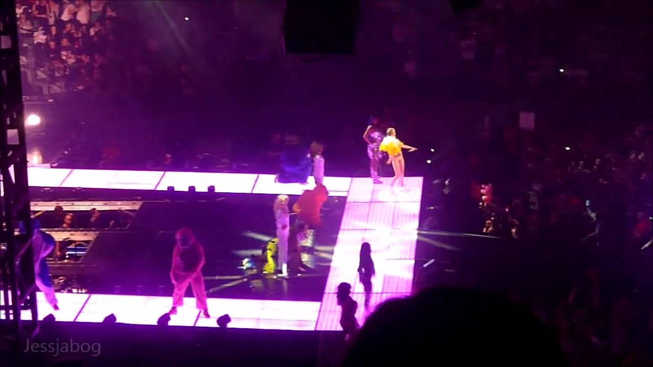 SMS (Bangerz) - Miley Cyrus - Bangerz Tour Melbourne
