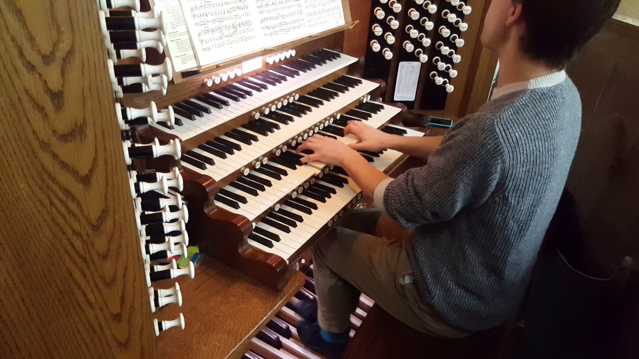 Alexander Binns plays Grand Choeur by Guilmant