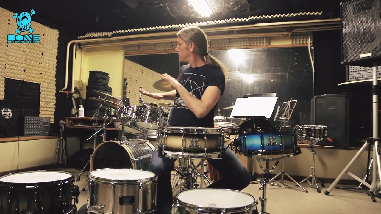 Carbcutter snare by BONE Drums ( Maple - Carbon fibre snare drum)