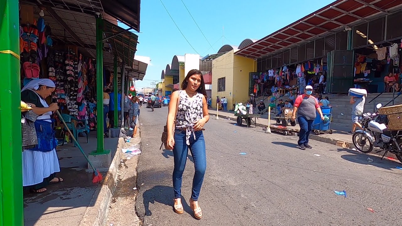 ESQUINEANDO en el CENTRO de ZACATECOLUCA El Salvador