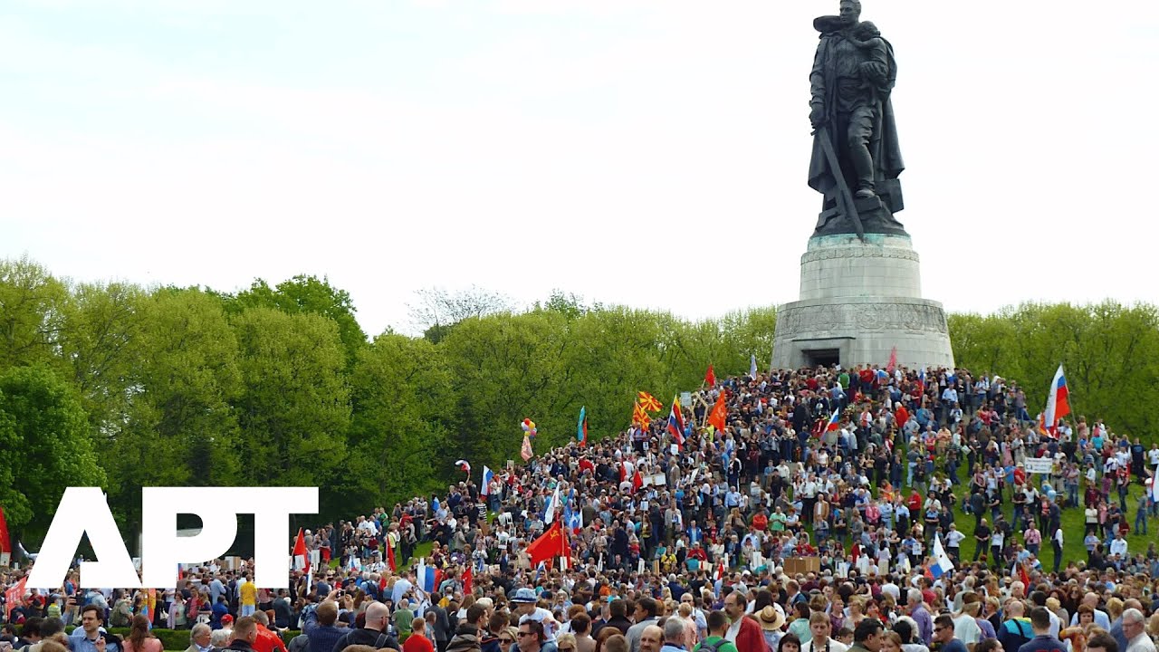 Russian Diaspora Clashes With Pro-Ukraine Protesters in Berlin | APT