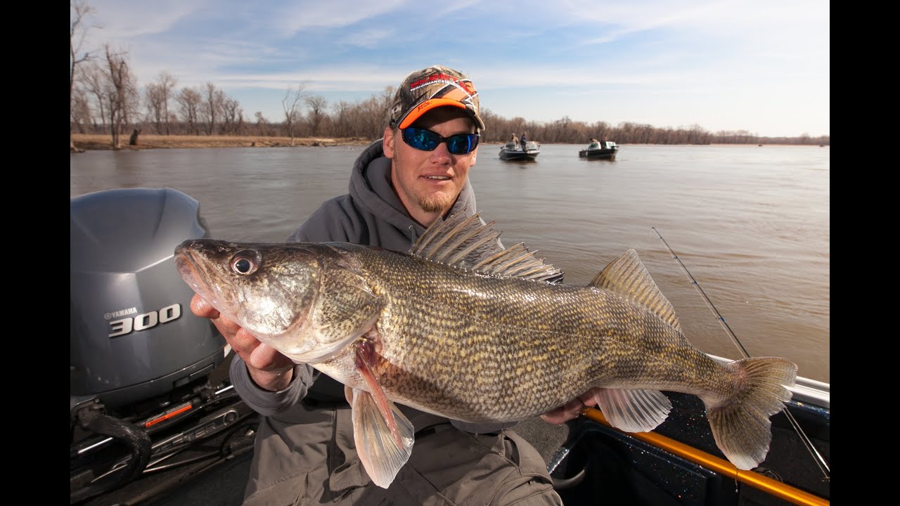 How to Catch Pre-Spawn 'Eyes on Blades & Rattle Baits - In-Depth Outdoors TV Season 8, Episode 20