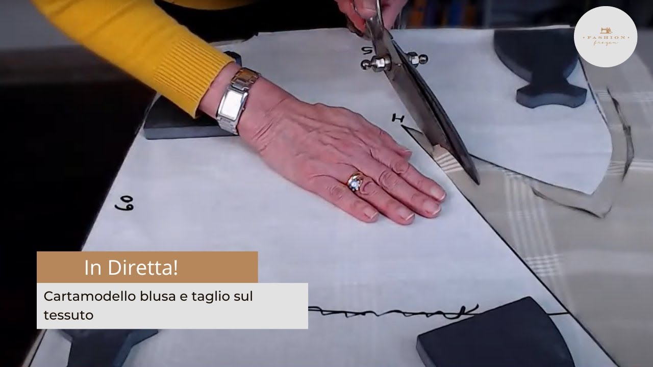 Cartamodello blusa e taglio sul tessuto