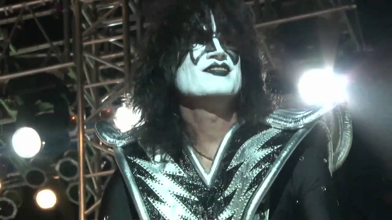 Backstage with KISS