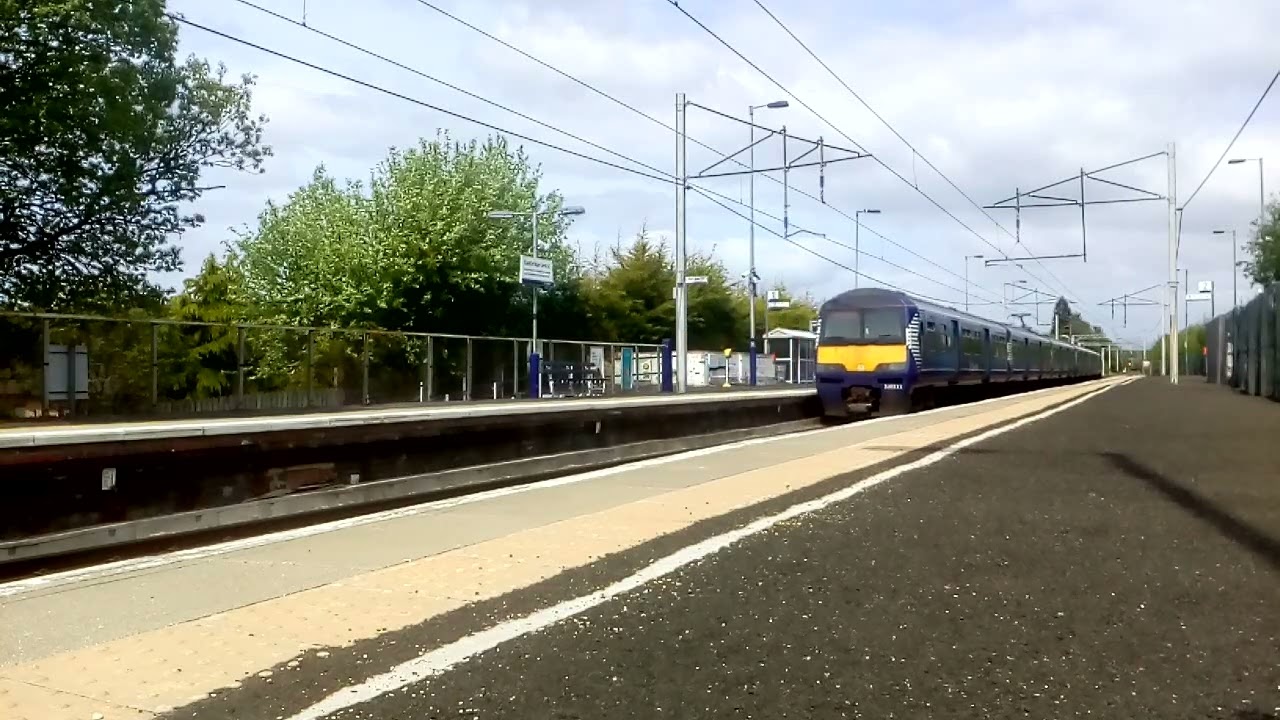2C26 Dalmuir-Cumbernauld 320311+307 departing Coatbridge Central 19/5/23