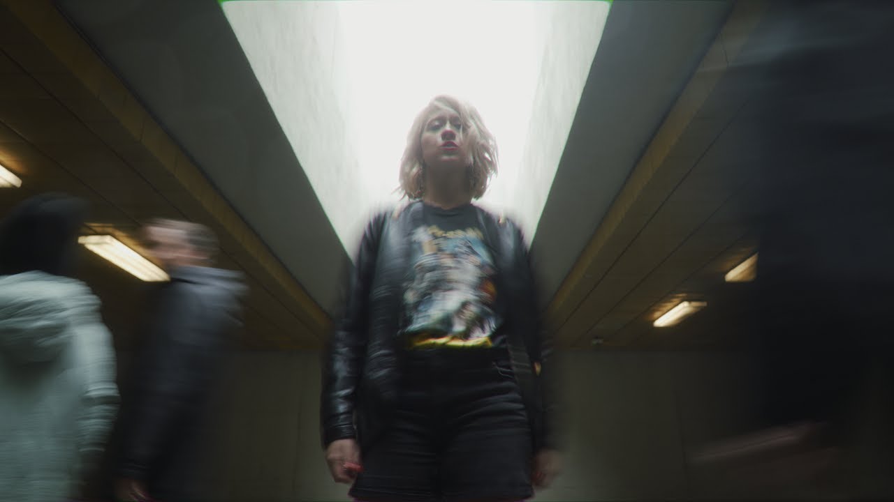 něco něco – Všechno se rozpadá