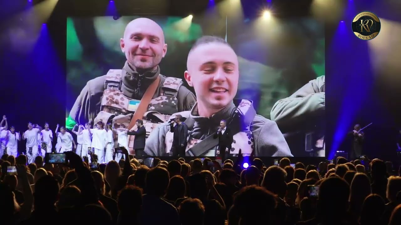 Олександр Пономарьов та Михайло Хома - Горить палає техніка ворожа | Живе виконання: Параді Зірок 2