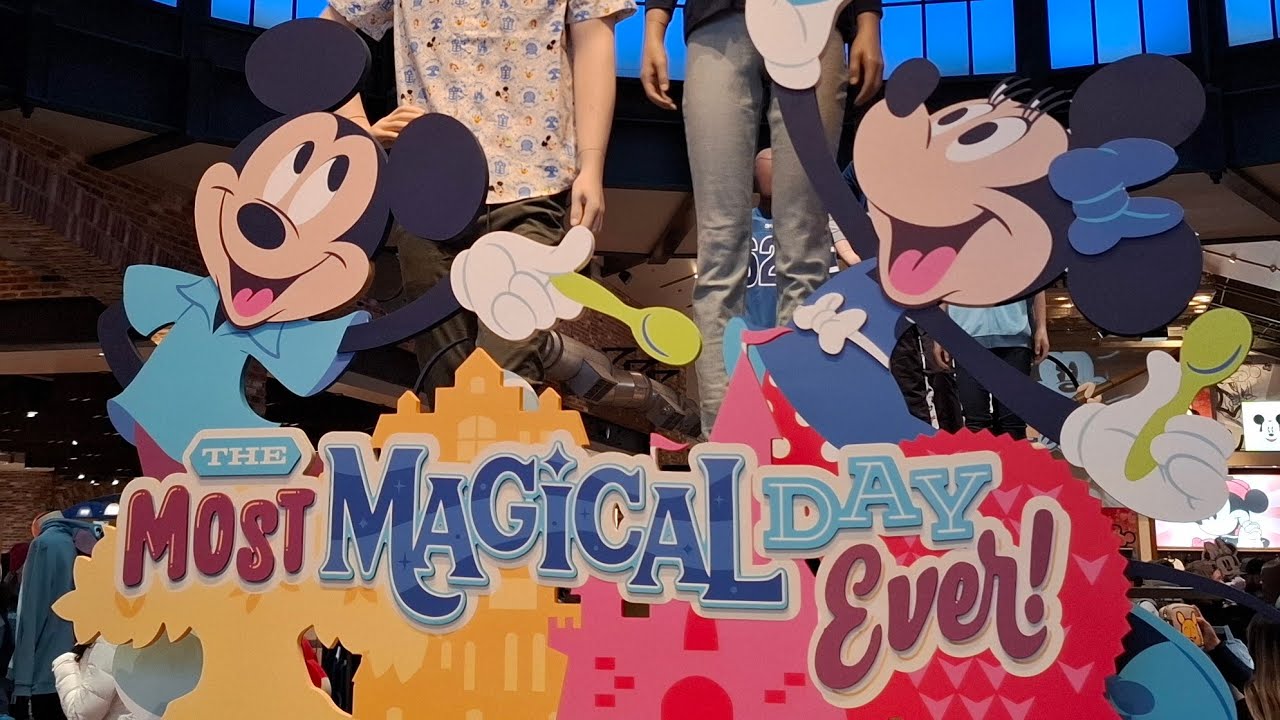 Flying visit to Disney Springs, Roaming Piano, Lego Store, World of Disney & Transportation centre 
