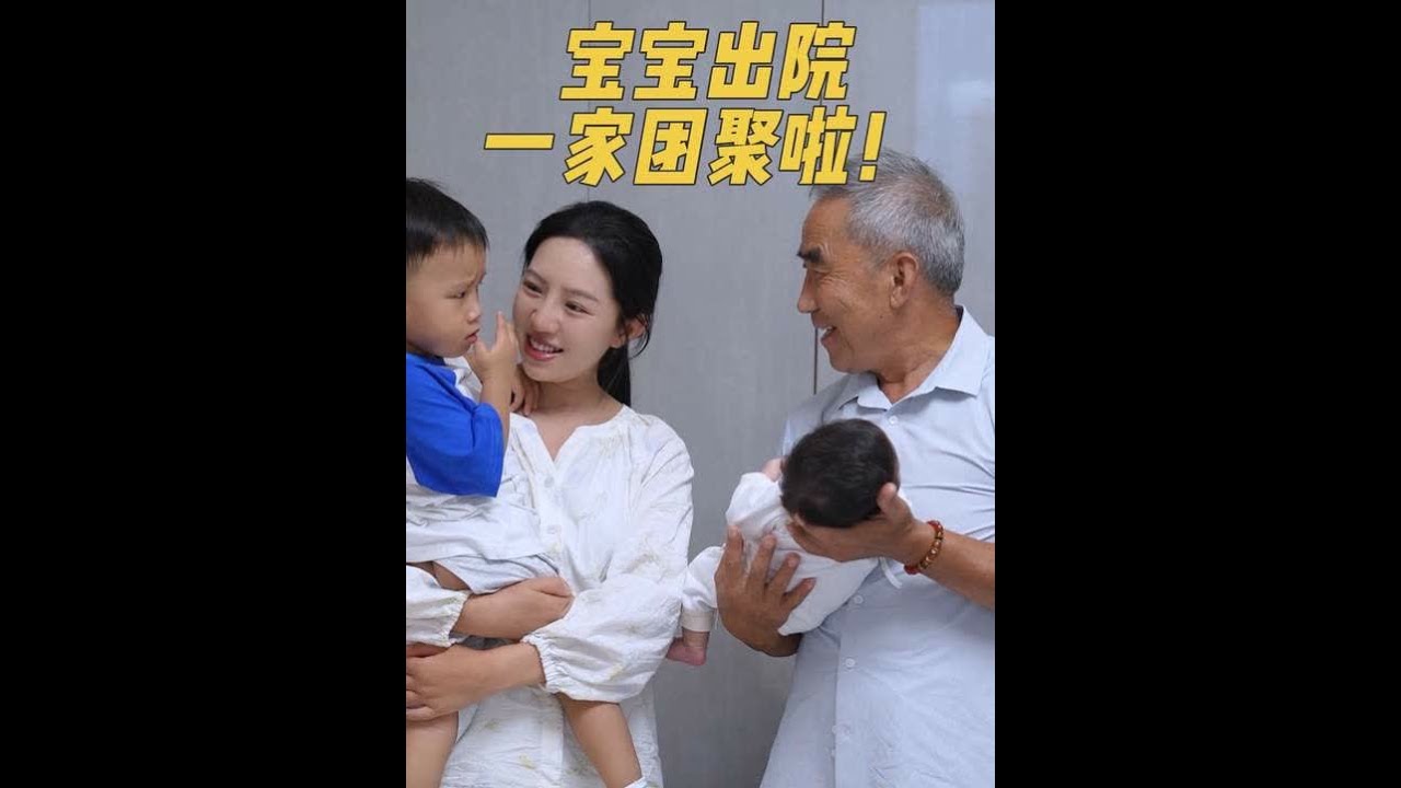 盼星星盼月亮，终于和保温箱里的小宝宝见面啦！看着你被推出来时胖胖的模样，我们这几天悬着的心都放下啦～😊#二胎
