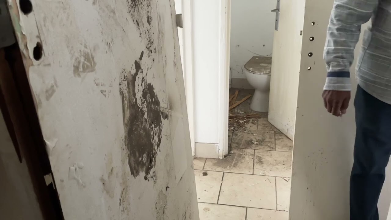 Un immeuble totalement insalubre aux Camélias, à deux pas du centre de Saint-Denis