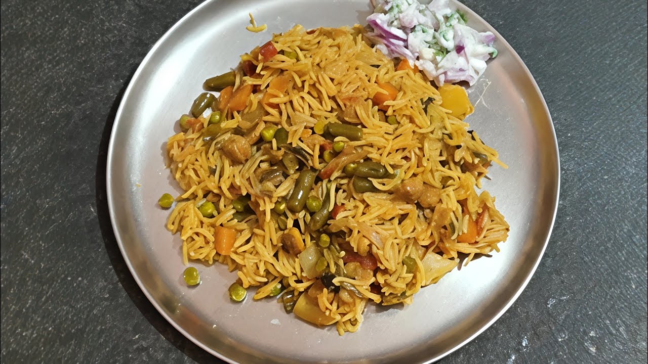 சுவையான வெஜ் பிரியாணி 🍲  ஈஸி குக்கர் முறை 👍/quick veg biryani in pressure 😋