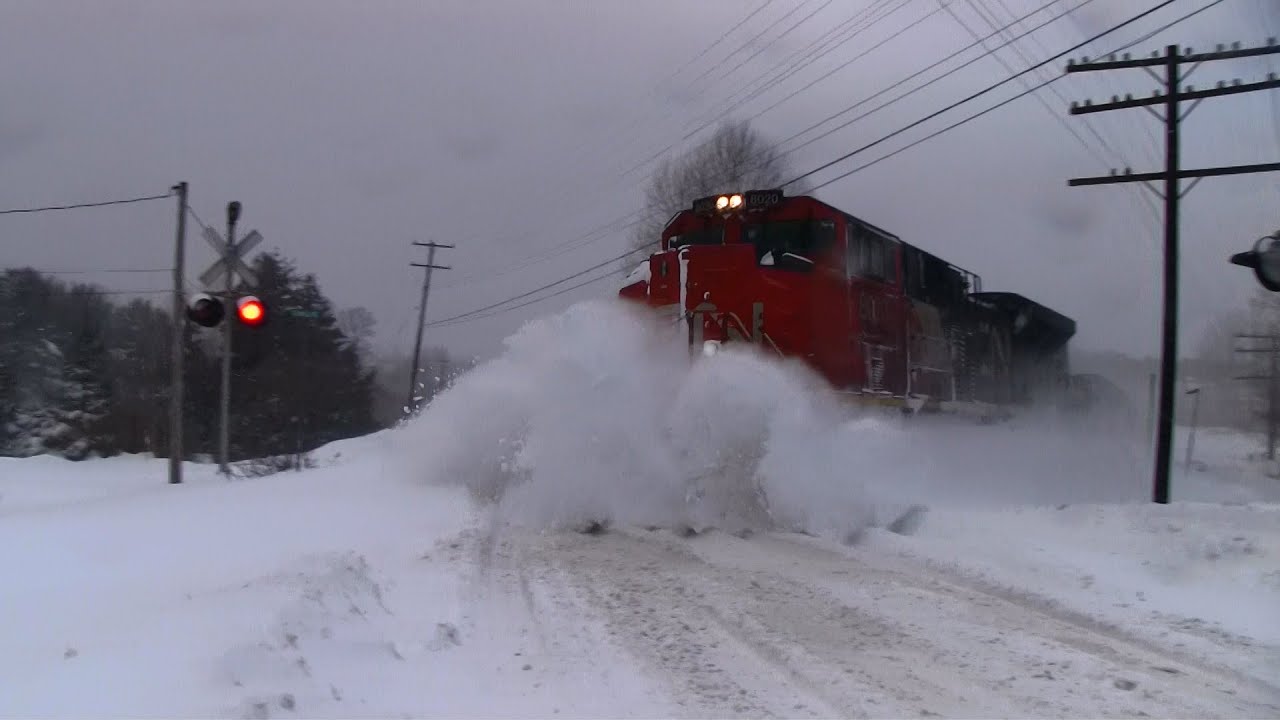 CN 8020 at Parry Sound (20NOV2014)