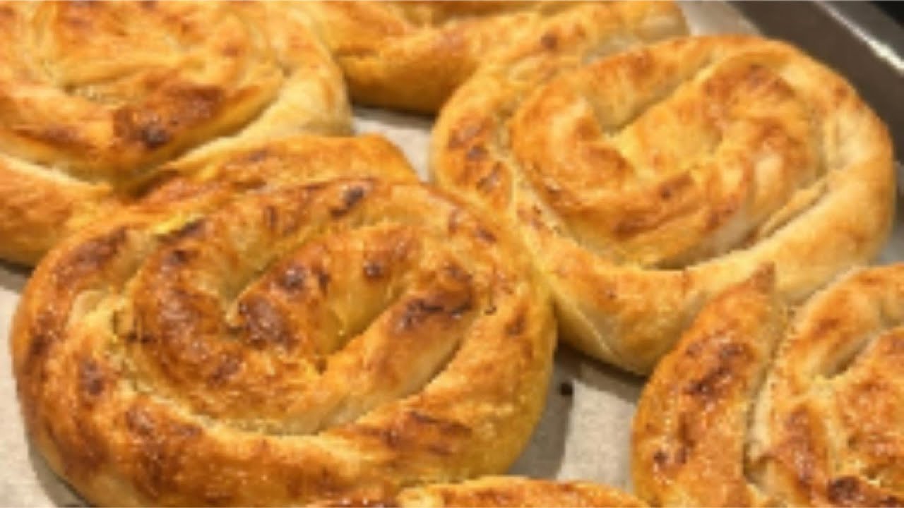 Sodalı, Dışı Çıtır içi yumuşacık Patatesli Gül Böreği Yiyen daha yok mu diyor.