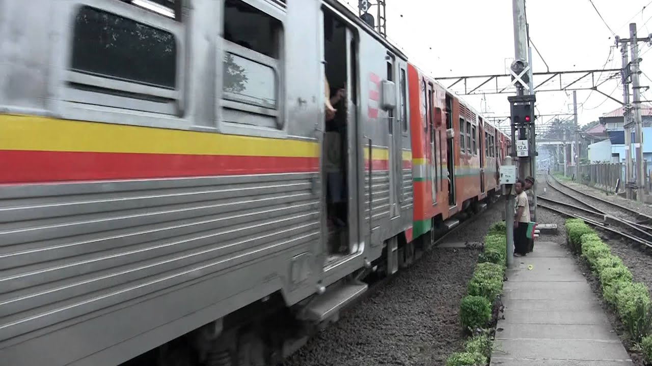 seri KL3 86-87 di stasiun tanahabang