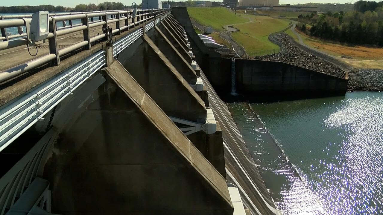 How Duke Energy decides when to open floodgates in the Carolinas