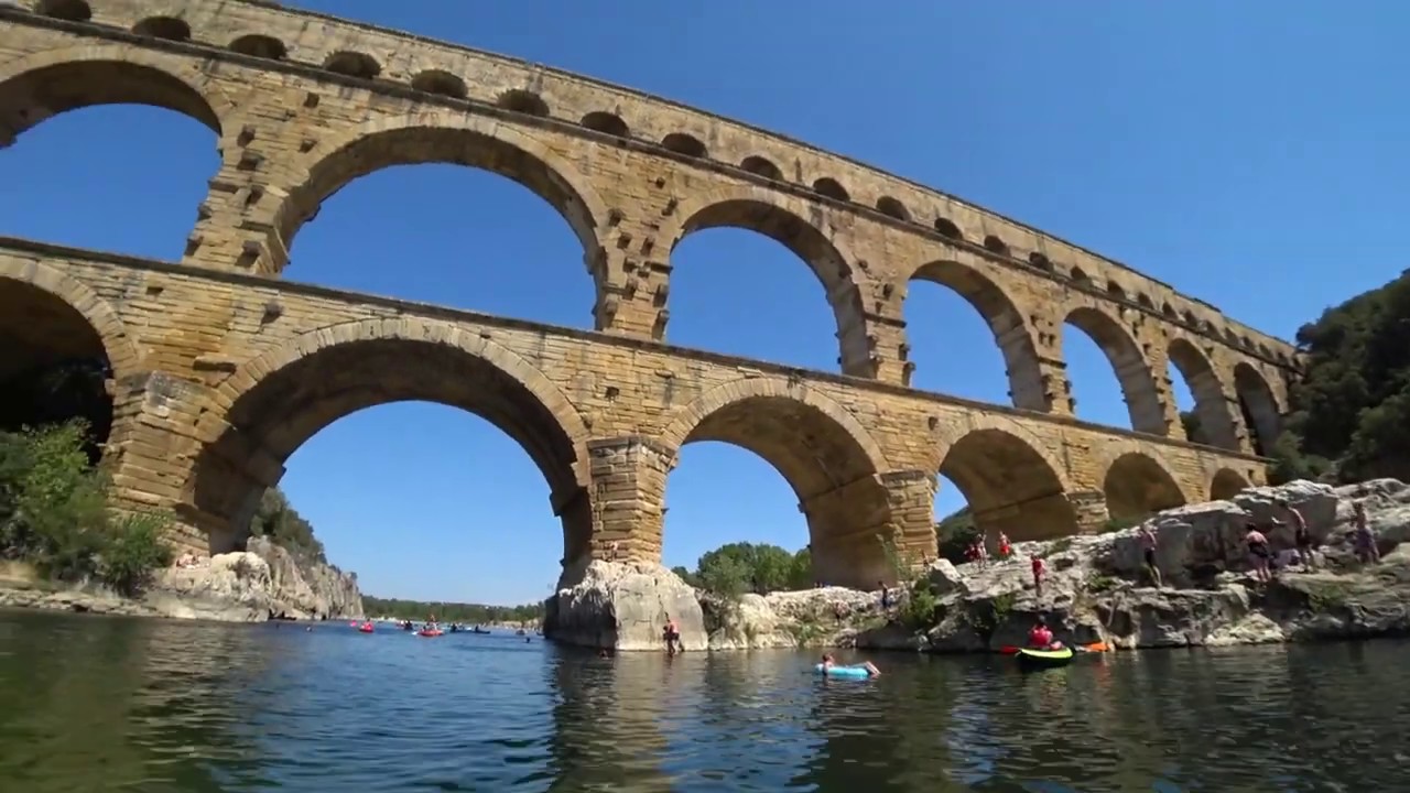 Descente en kayak vers le Pont du Gard