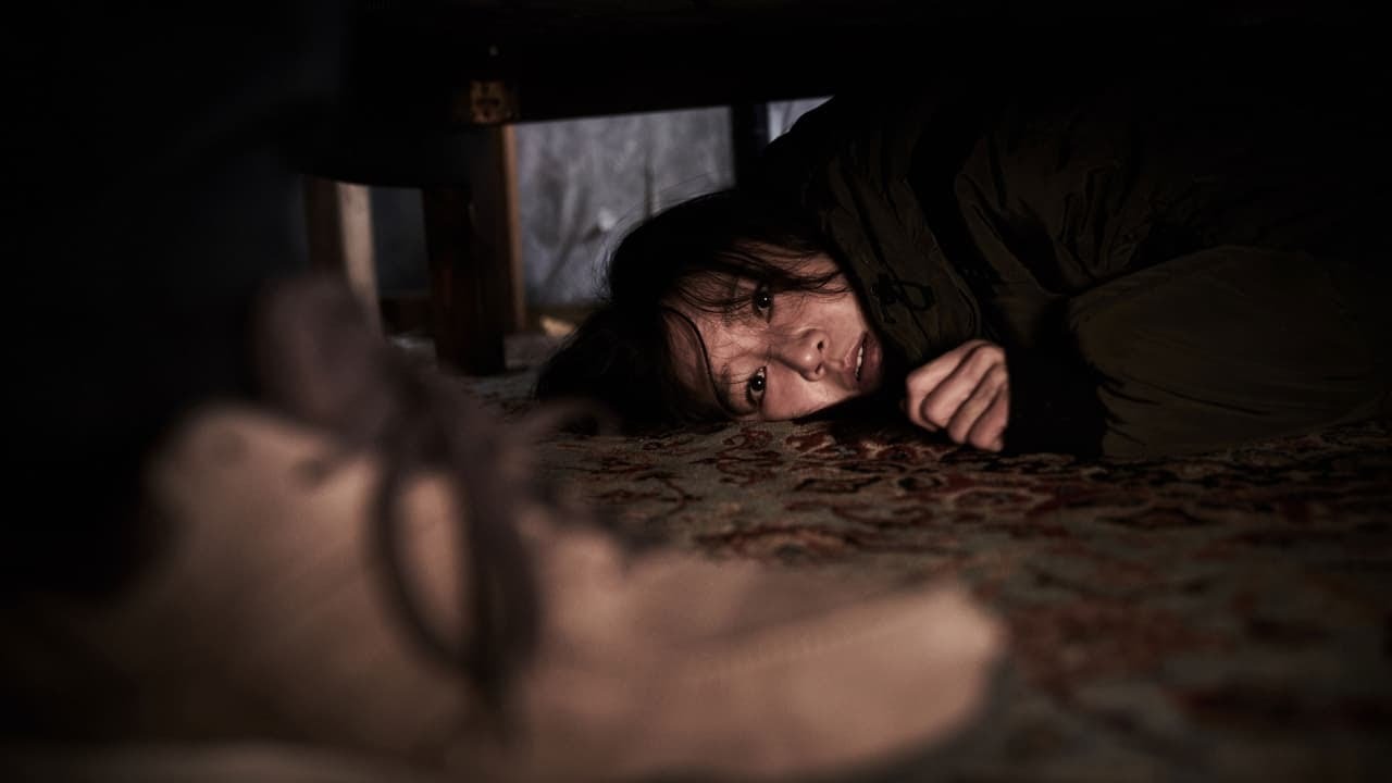 She Discovers Someone&rsquo;s Been Secretly Living in Her Apartment | Door Lock (2018)
